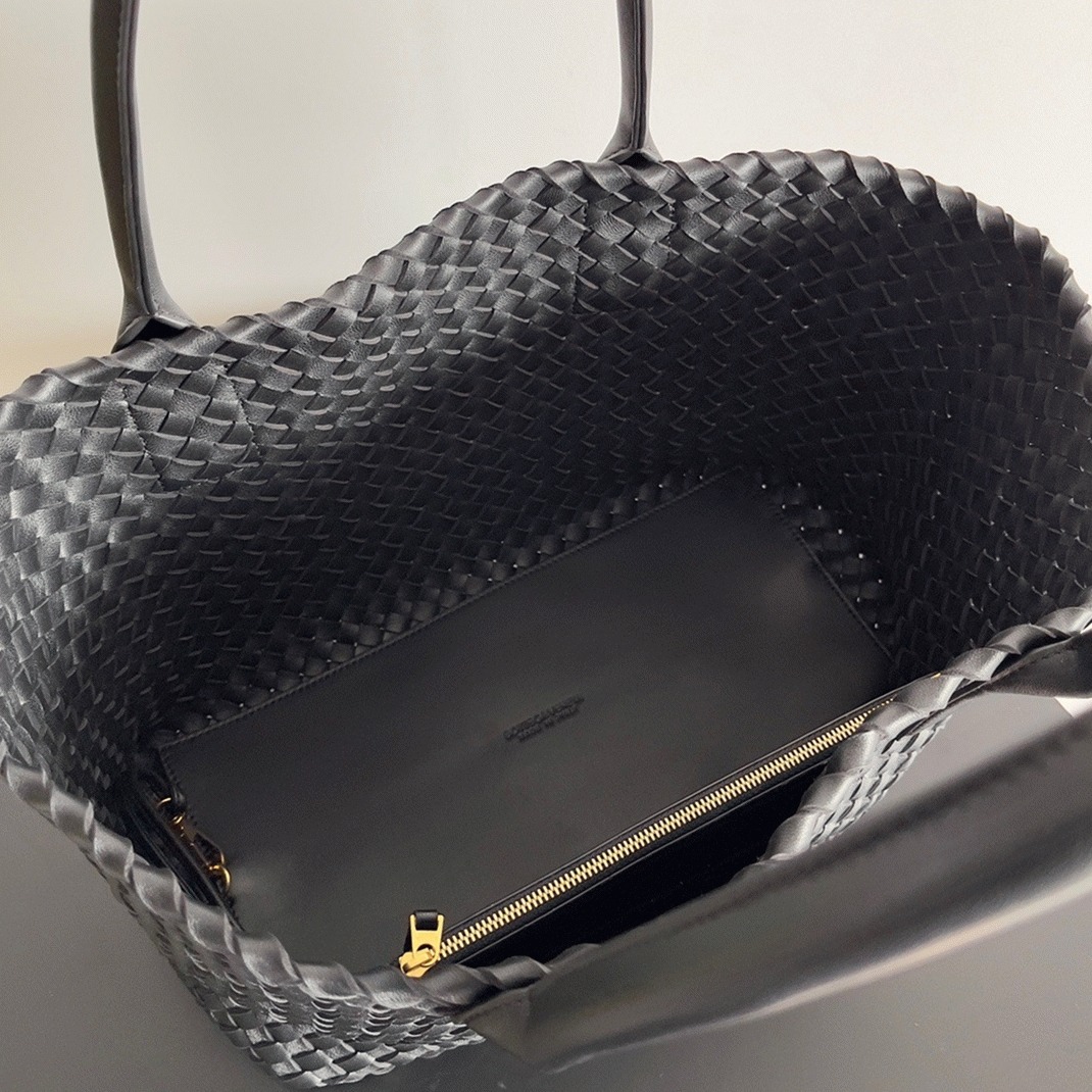 Top Quality Replica B0tt*ga Ven*ta Cabat Medium Bag In Black Intrecciato Lambskin