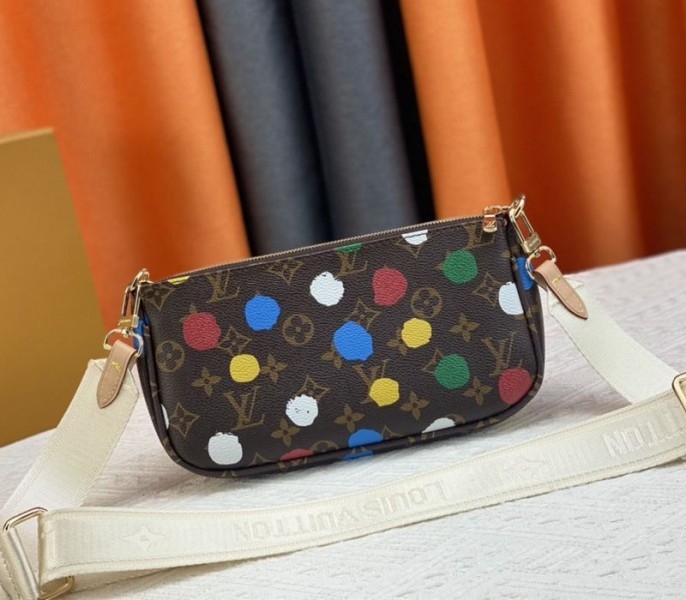 L0vis Vvtt0n X YK Monogram Canvas Multi Pochette Accessoires