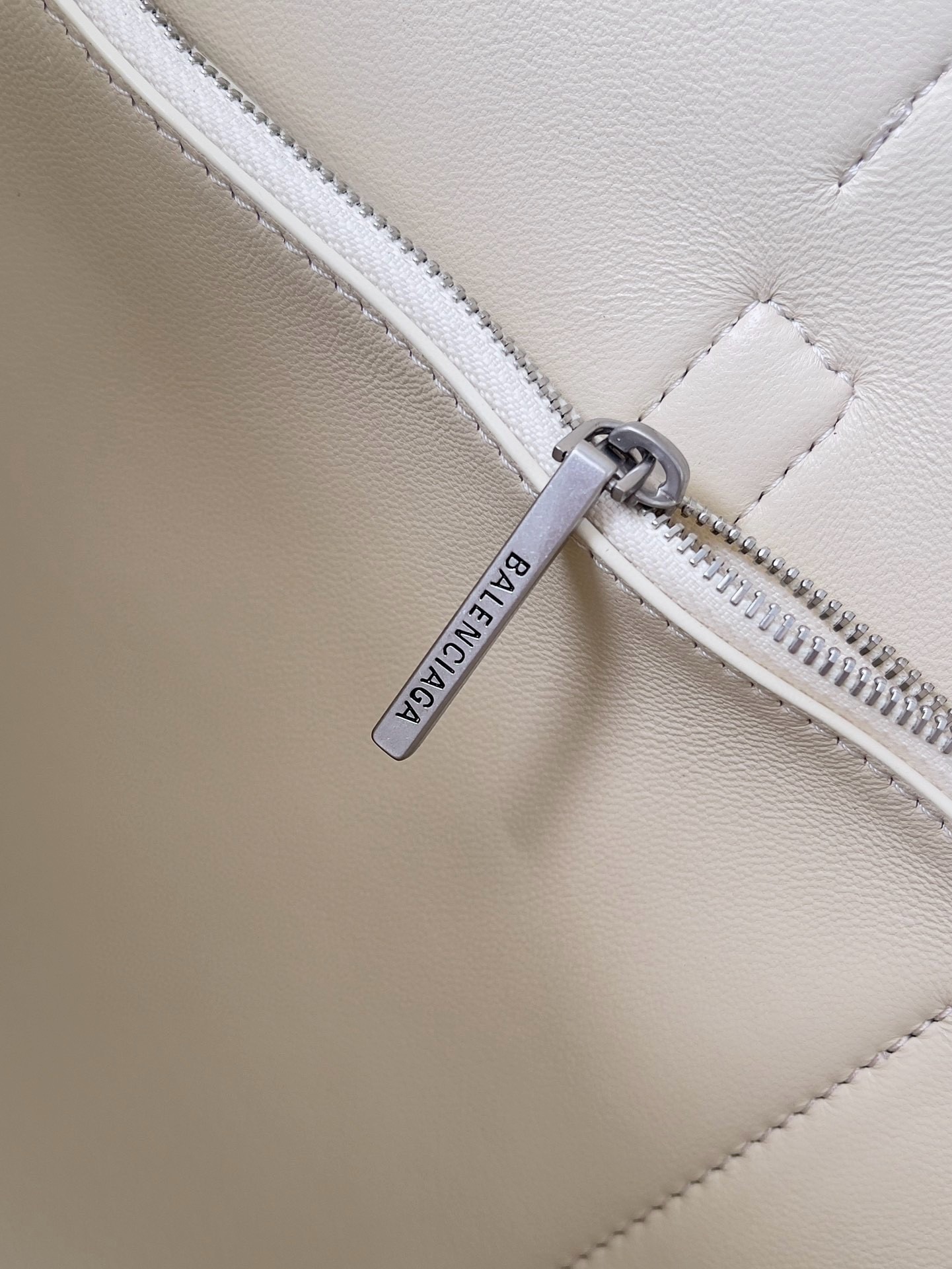 Knockoff Ba1en*iaga Bel Air Carry All Medium Bag Beige Calfskin