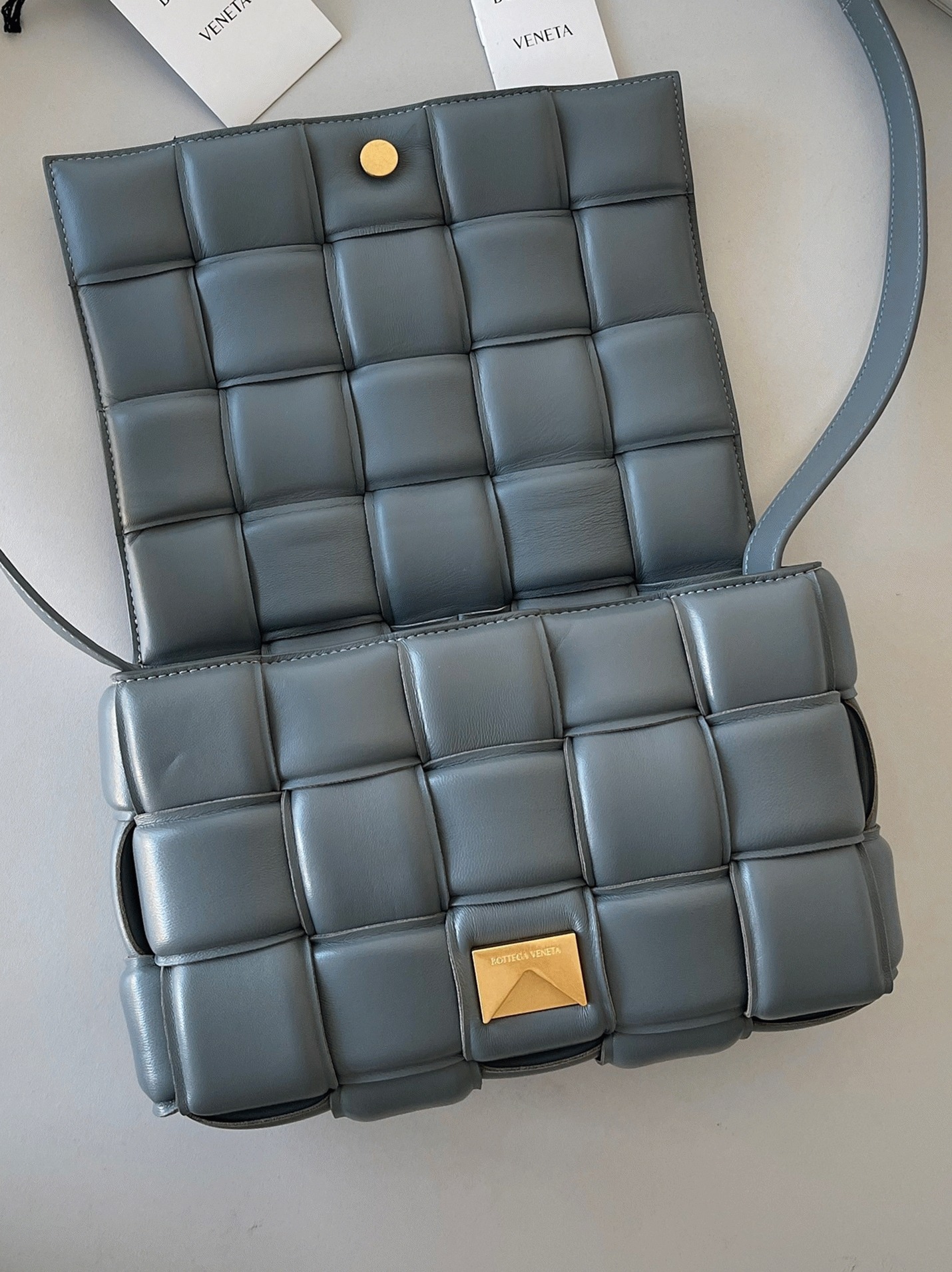 Top Quality Imitation B0tt*ga Ven*ta Padded Cassette Bag In Thunder