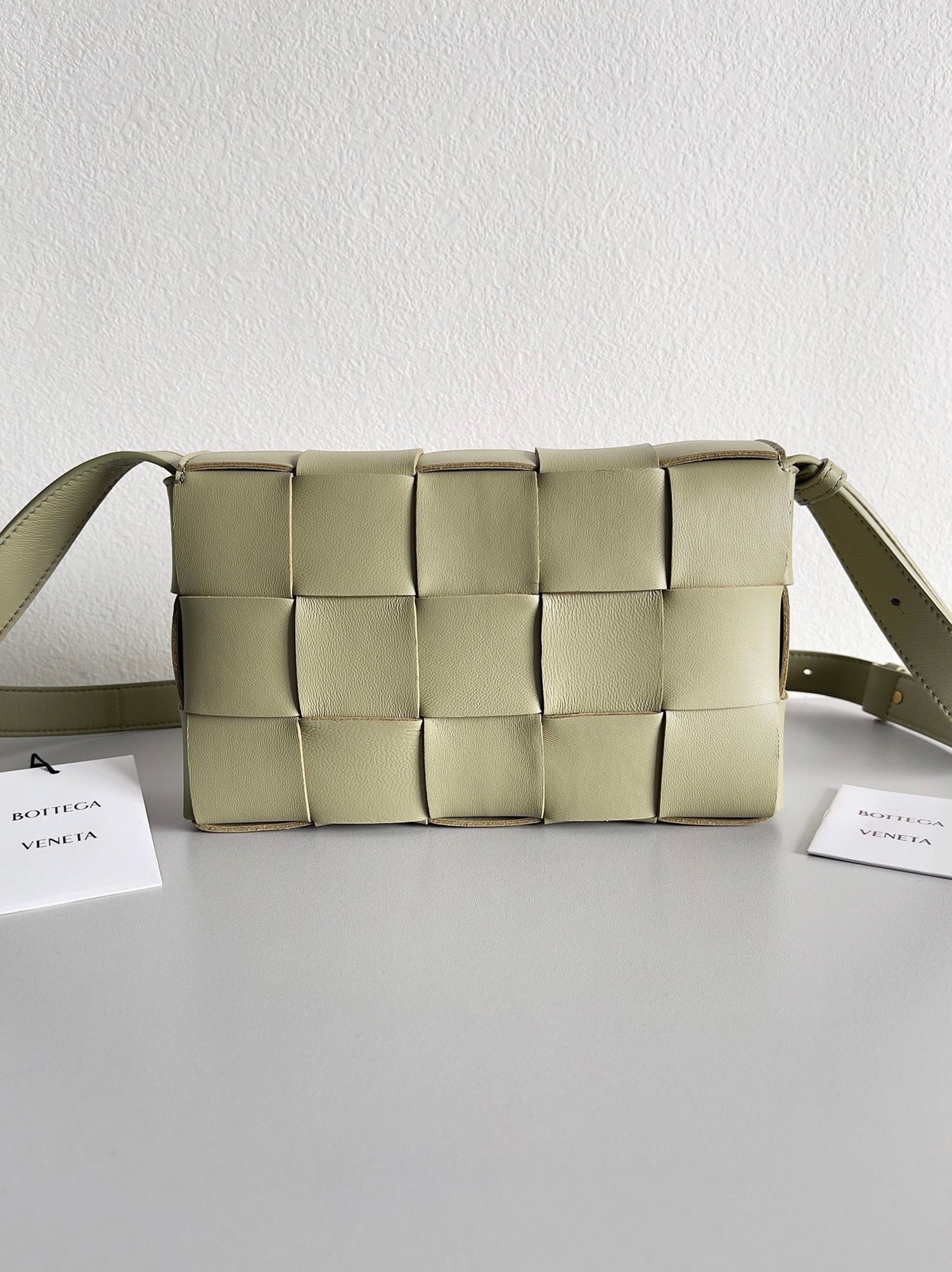 Top Quality Fake B0tt*ga Ven*ta Cassett Bag In Travertine