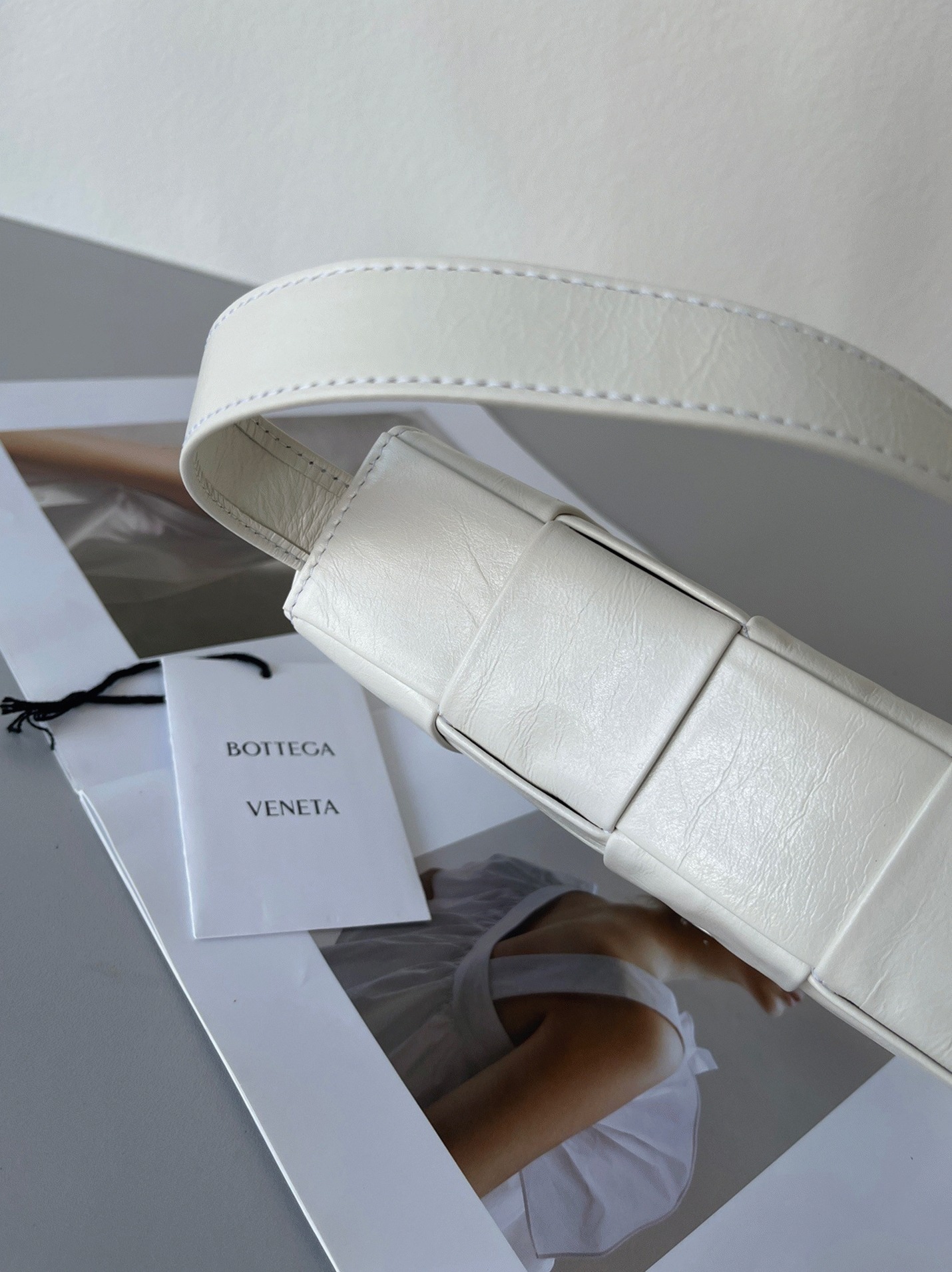 Top Quality Replica B0tt*ga Ven*ta Cassette Bag In White