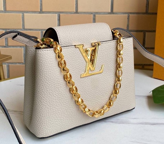L0vis Vvtt0n Capucines Mini Chain Bag In Beige