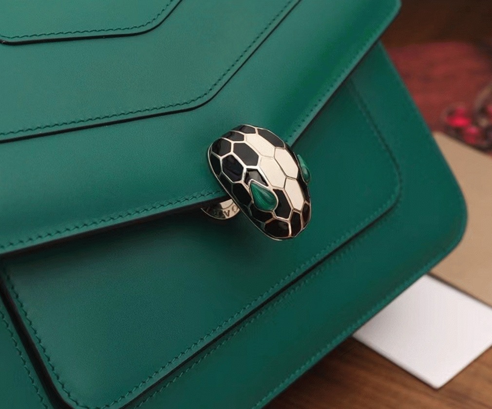 Replica Bv1g*ai Serpenti Forever Medium Shoulder Bag Green Calfskin