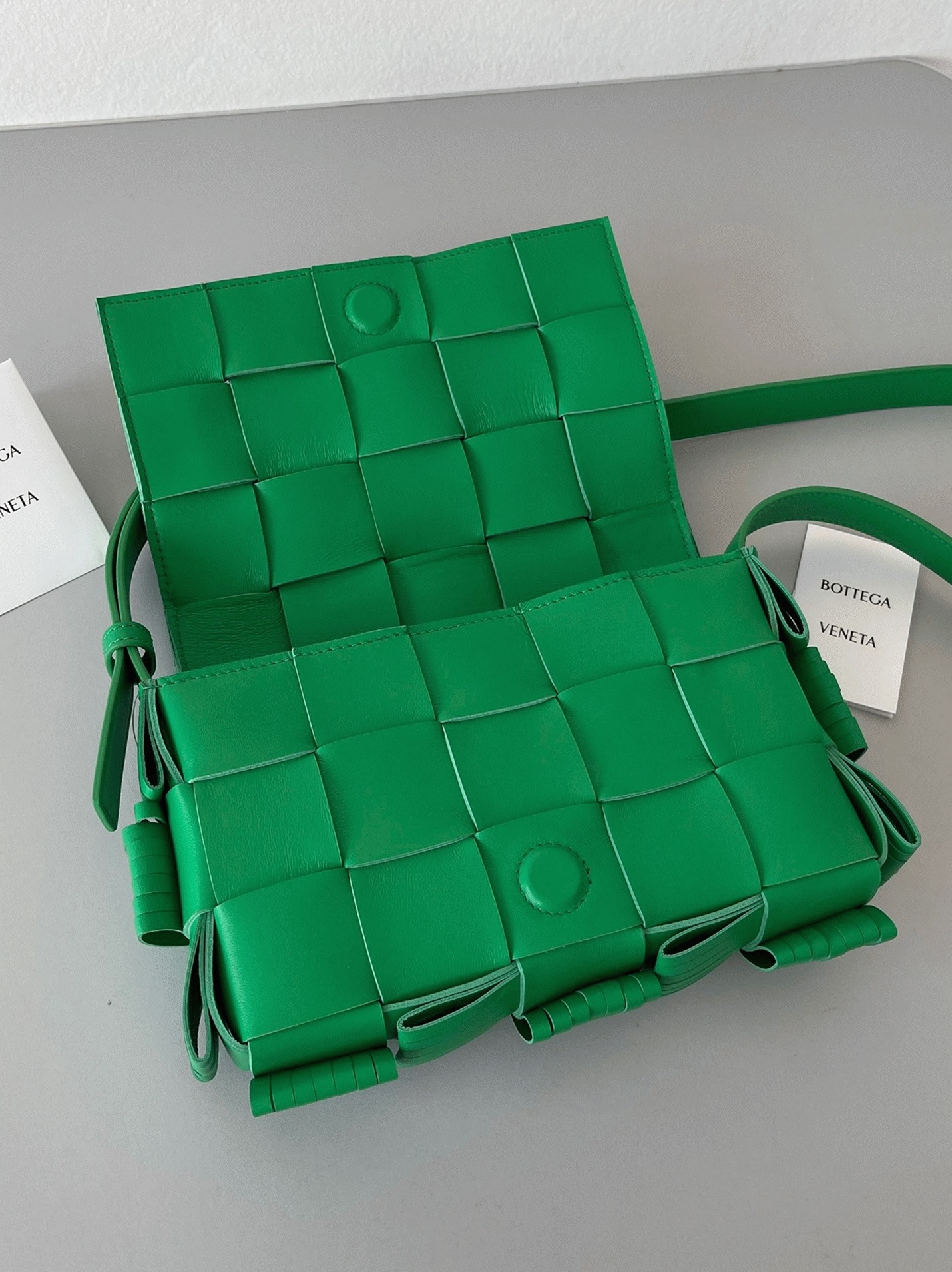 Top Quality Knockoff B0tt*ga Ven*ta Cassette Fringed Bag In Parakeet