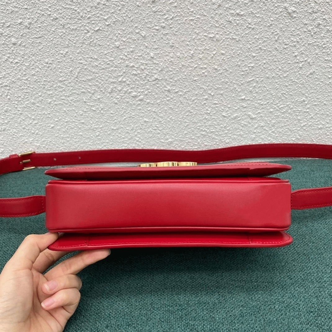 Top Quality Fake Ce1i*e Triomphe Medium Bag In Red