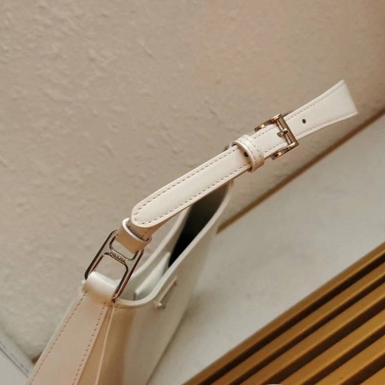 White Pra*a Cleo Large Bag Fake