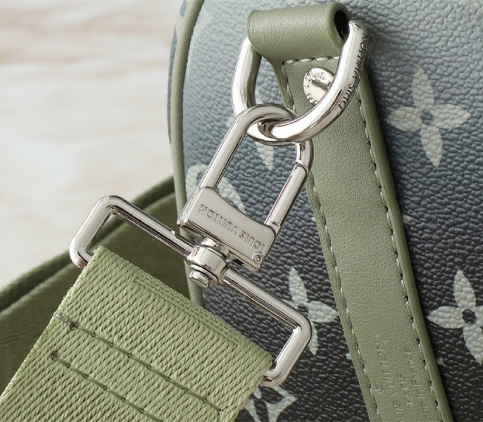L0vis Vvtt0n Monogram Gradient Canvas Keepall Bandouliere 25 City Bag In Khaki Green