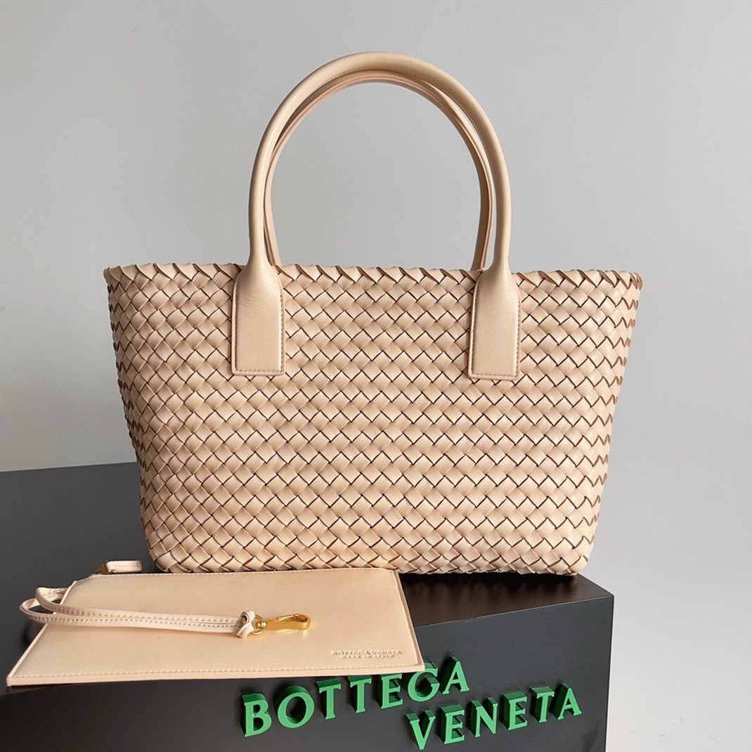 Top Quality Faux B0tt*ga Ven*ta Cabat Medium Bag In Melon Intrecciato Lambskin