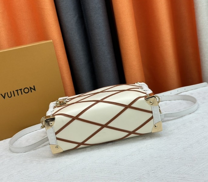 L0vis Vvtt0n Malletage Leather Side Trunk MM In Cream Beige And Chestnut Brown