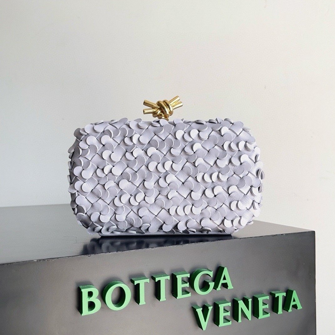 Replica B0tt*ga Ven*ta Knot Minaudiere Clutch Oyster Sequins