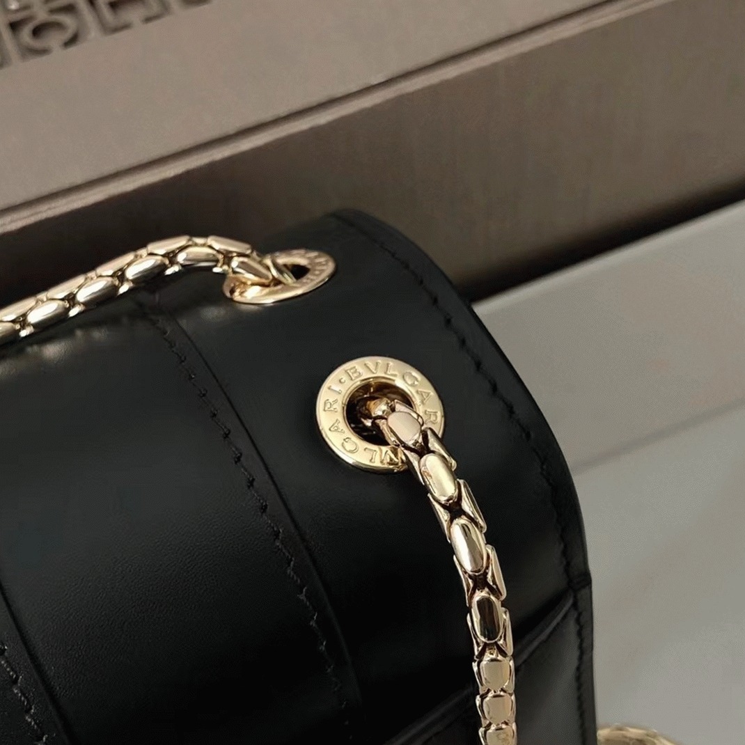 Replica Bv1g*ai Serpenti Forever Medium Shoulder Bag Black Calfskin