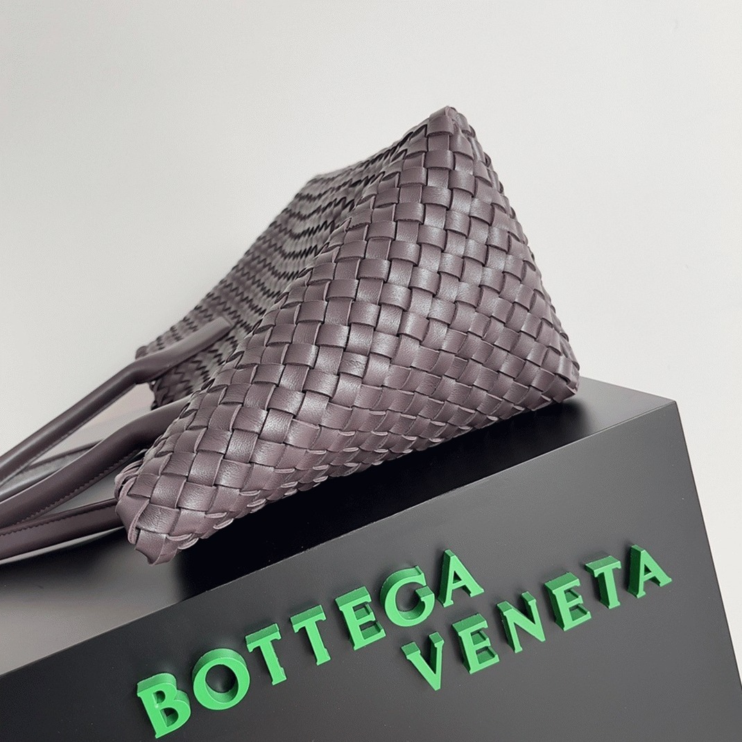 Top Quality Fake B0tt*ga Ven*ta Cabat Medium Bag In Fondant Intrecciato Lambskin