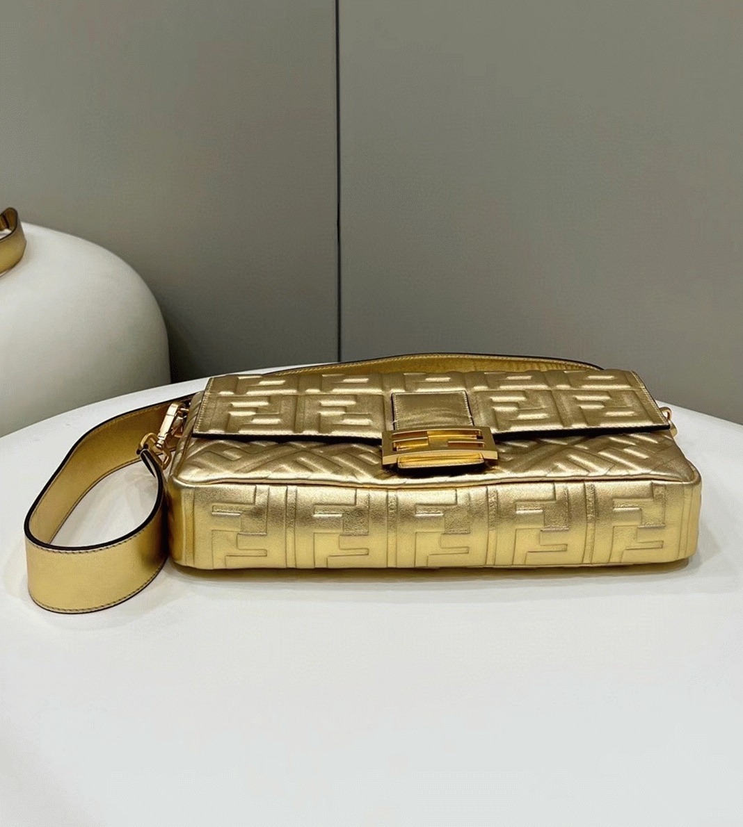 Top Quality Replica F**di Large Baguette Bag In Gold FF