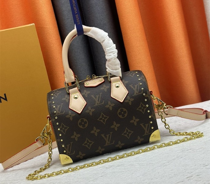 L0vis Vvtt0n Monogram Canvas Cruise 2025 Speedy 20 Trunk Bag In Natural