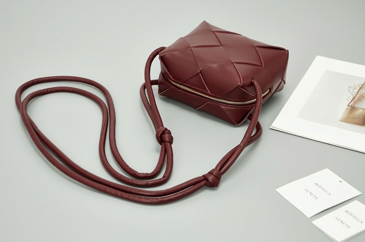 Fake B0tt*ga Ven*ta Mini Cassette Camera Bag Bordeaux
