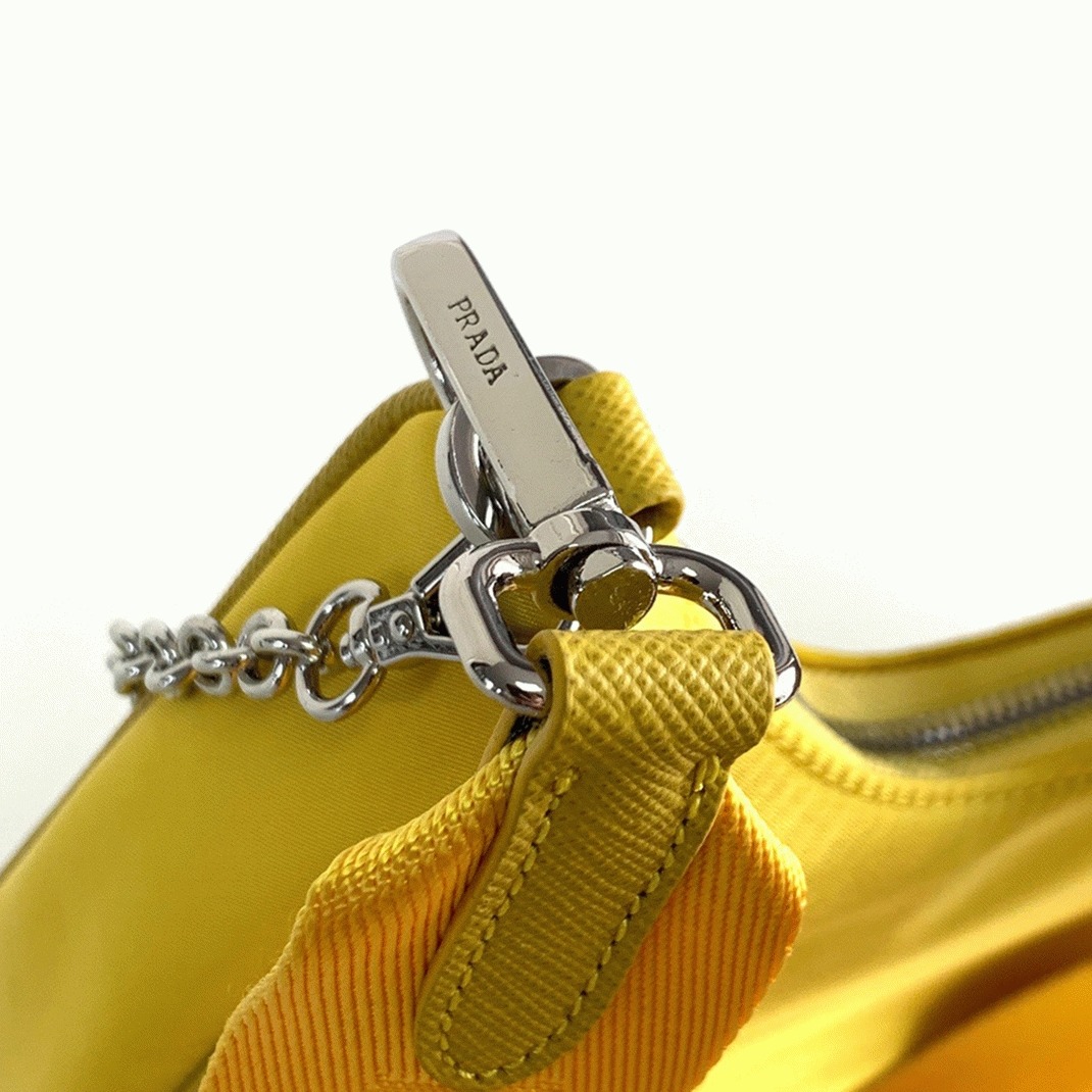 Pra*a Re-Edition Shoulder Bag Fake in Yellow