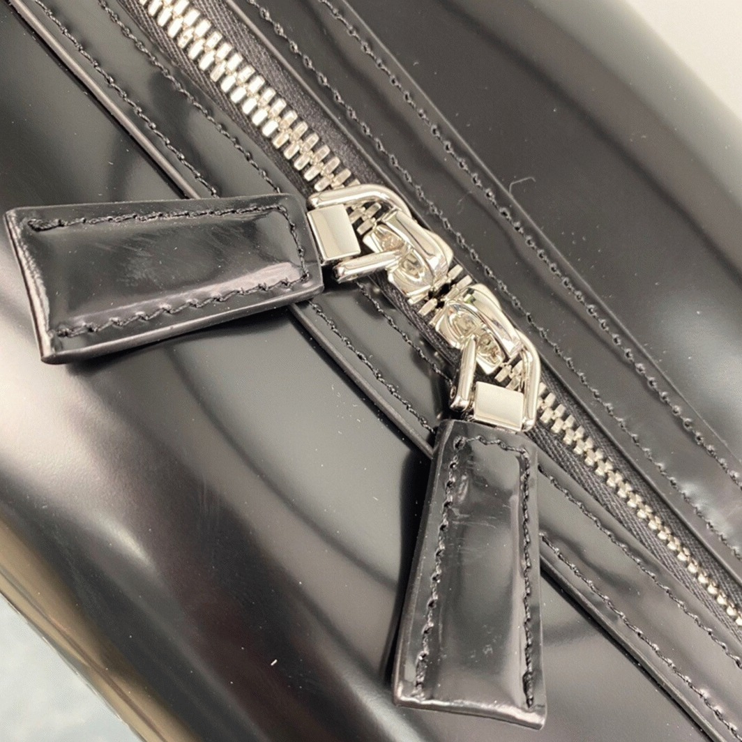 Pra*a S*pernova Medium Bag Knockoff in Black Brushed
