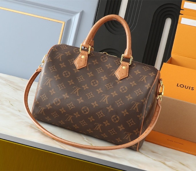 L0vis Vvtt0n Monogram Canvas Soft Speedy 30 Boho Handbag In Tan