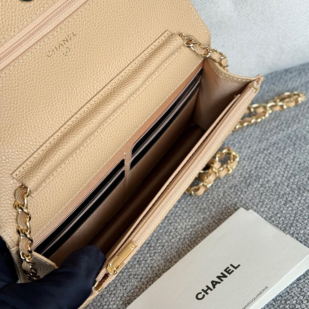 Ch**el classic chain wallet