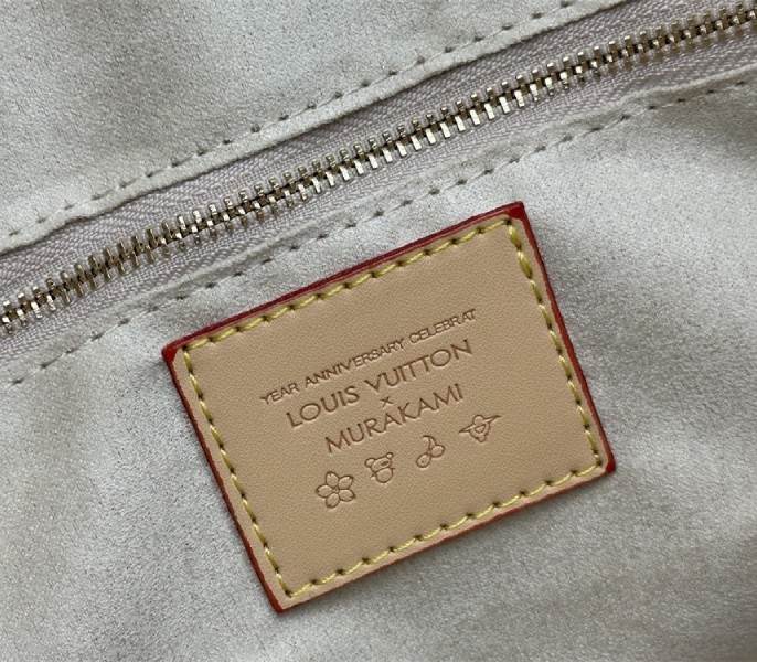 L0vis Vvtt0n X TM Multicolored Onthego MM In White