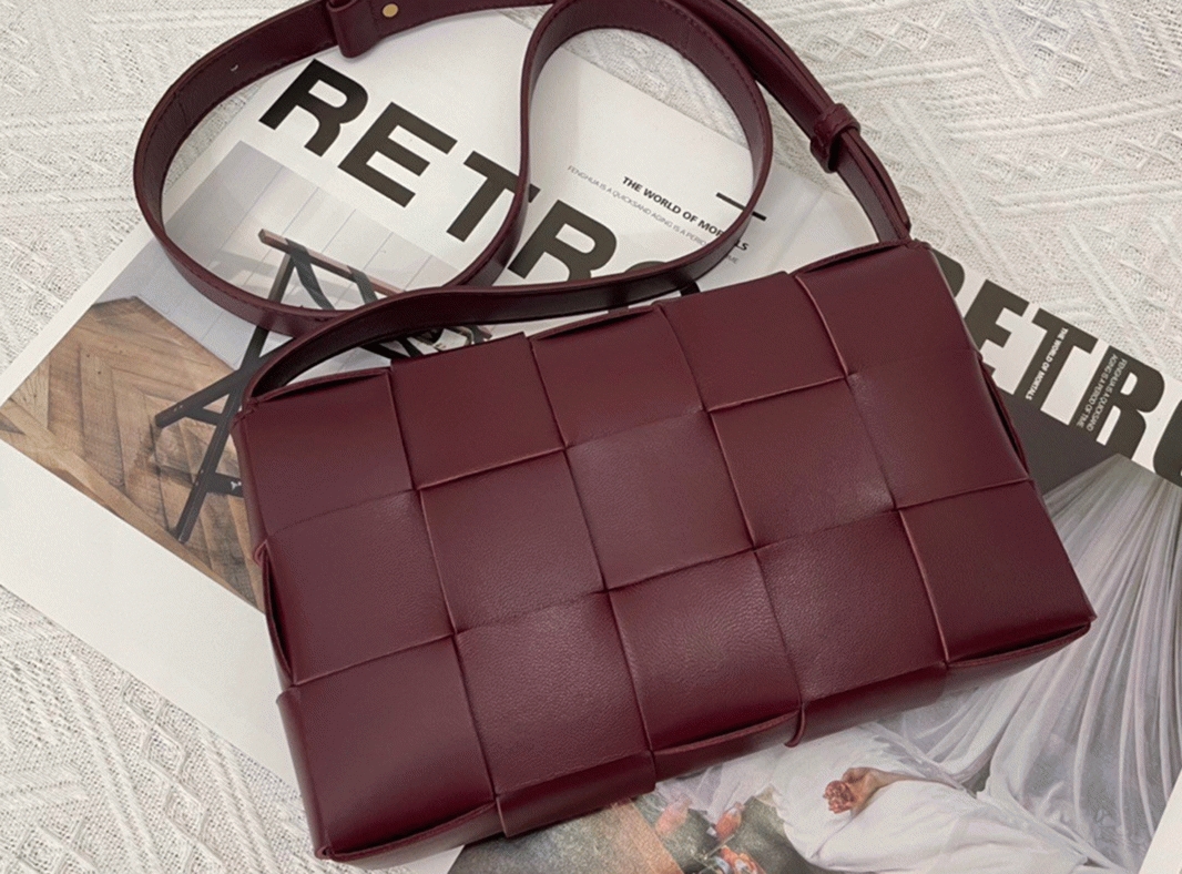 Top Quality Faux B0tt*ga Ven*ta Cassette Bag In Bordeaux