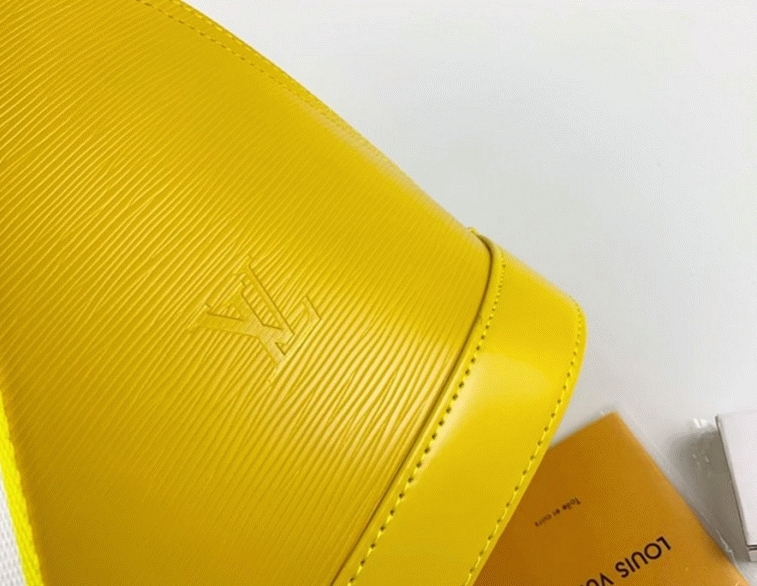 L0vis Vvtt0n Epi Leather Alma PM Handbag In Cedrat Yellow With Jacquard Strap