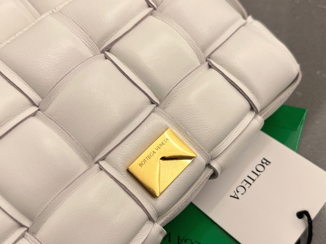 Fake B0tt*ga Ven*ta Small Padded Cassette Bag White