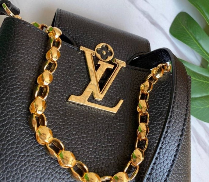 L0vis Vvtt0n Capucines Mini Chain Bag In Black