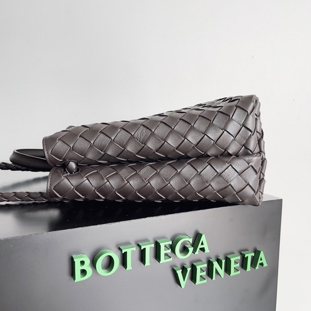 Fake B0tt*ga Ven*ta Medium Andiamo Bag Fondant