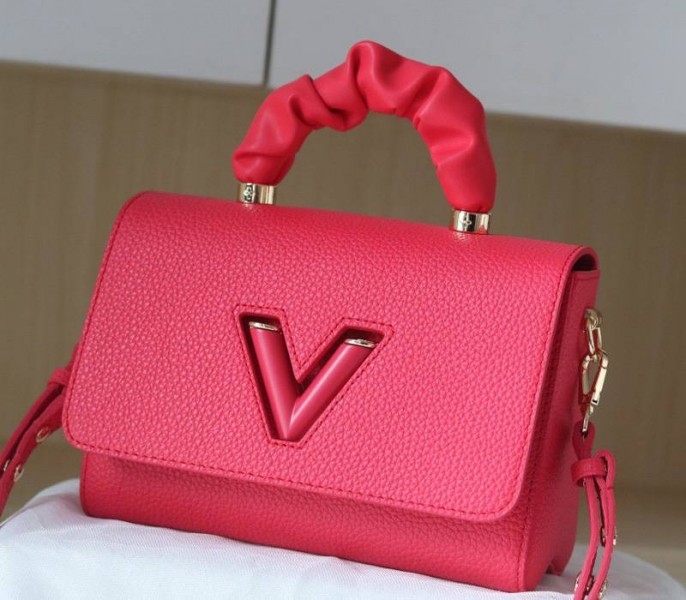 L0vis Vvtt0n Taurillon Leather Twist MM Scrunchie Handle In Pondichery Pink