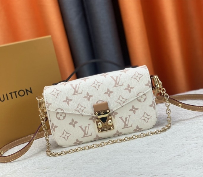 L0vis Vvtt0n Monogram Dune Canvas Metis East West Pochette