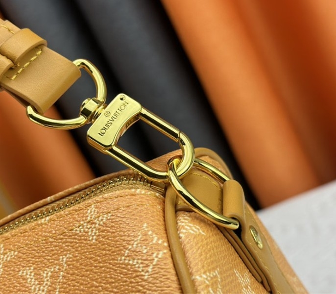 L0vis Vvtt0n Monogram Heritage Canvas Keepall Bandouliere 50 In Yellow