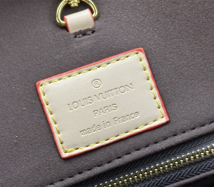 L0vis Vvtt0n Monogram Craggy Onthego MM Tote In Vanilla