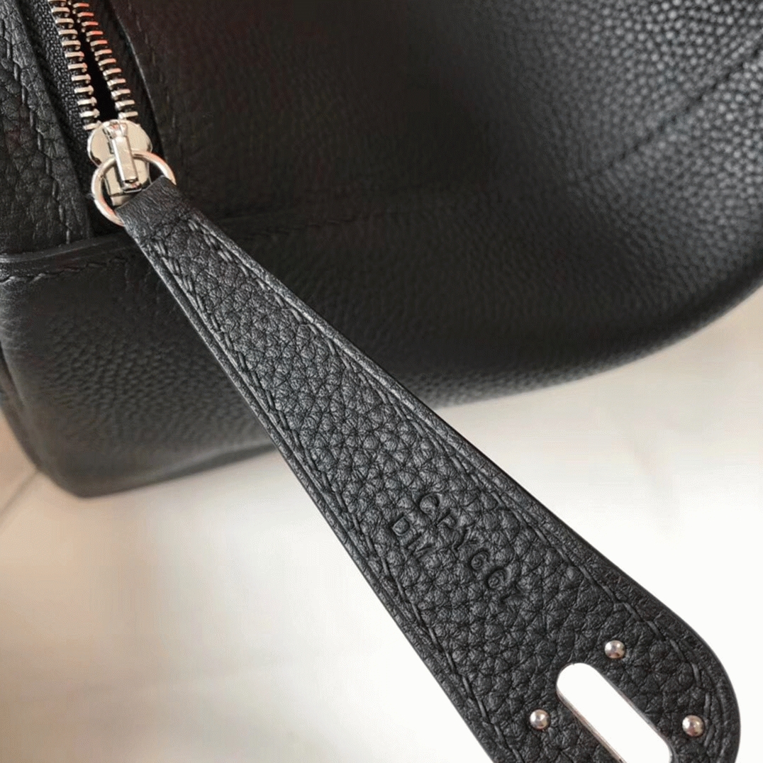 Designer replica H**me5 Lindy 26cm handbag in black