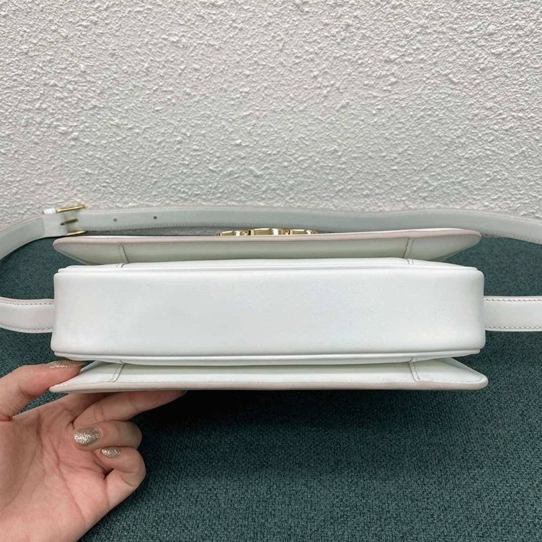 Top Quality Replica Ce1i*e Triomphe Medium Bag In White