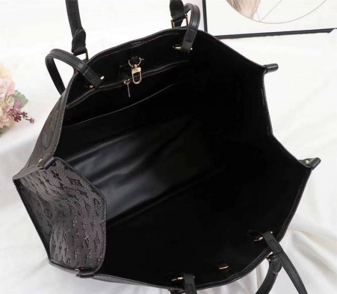 L0vis Vvtt0n Monogram Empreinte Giant Onthego GM Tote In Black