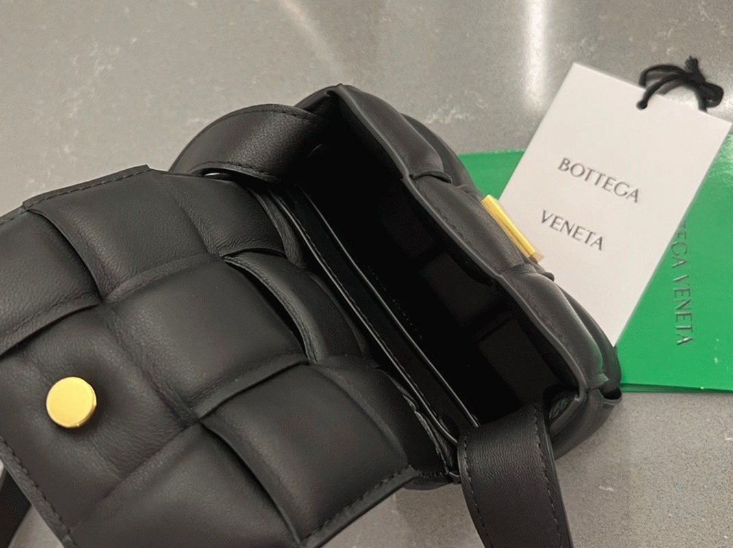 Top Quality Replica B0tt*ga Ven*ta Candy Padded Cassette Bag In Black