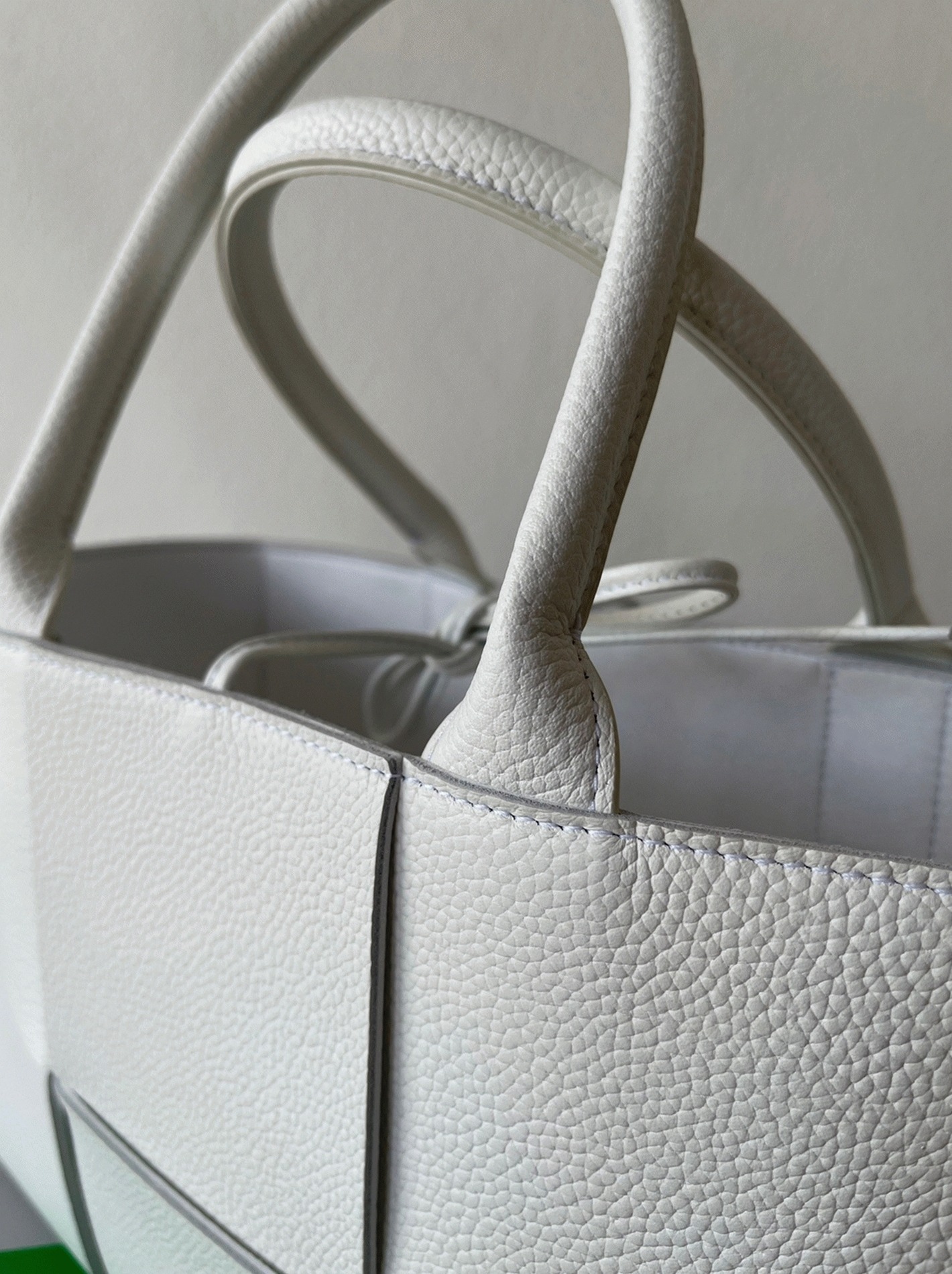 Replica B0tt*ga Ven*ta Arco Small Tote White