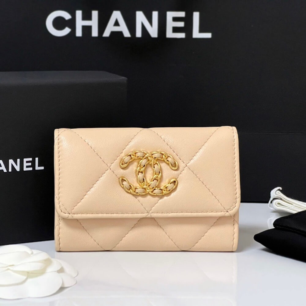 Ch**el 19 flap card holder