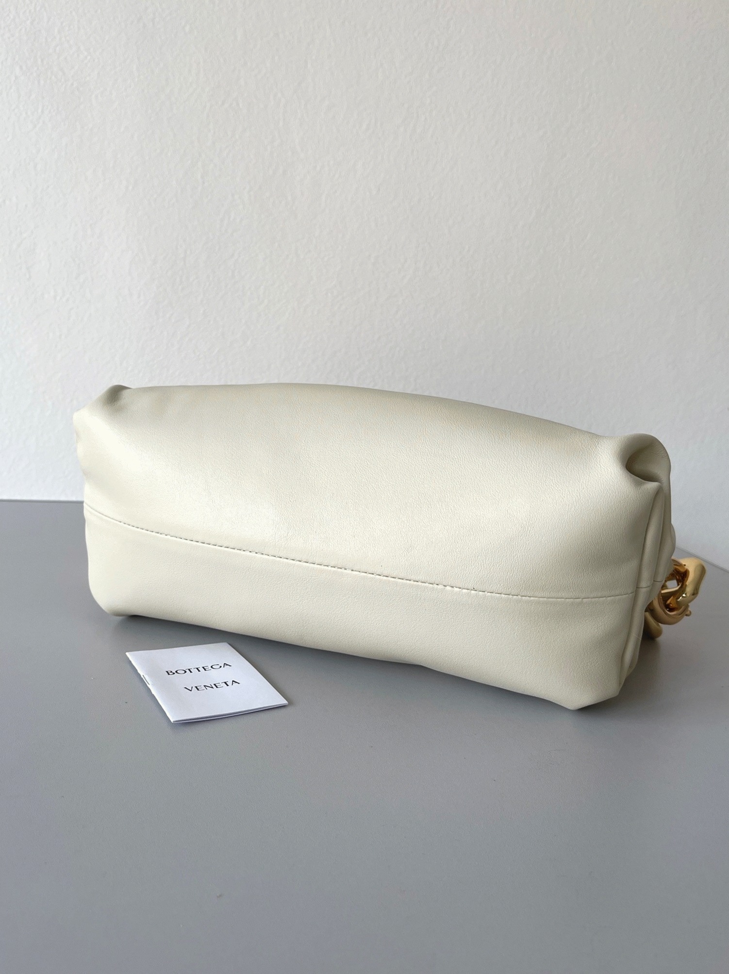 Fake B0tt*ga Ven*ta The Chain Pouch Bag Plaster