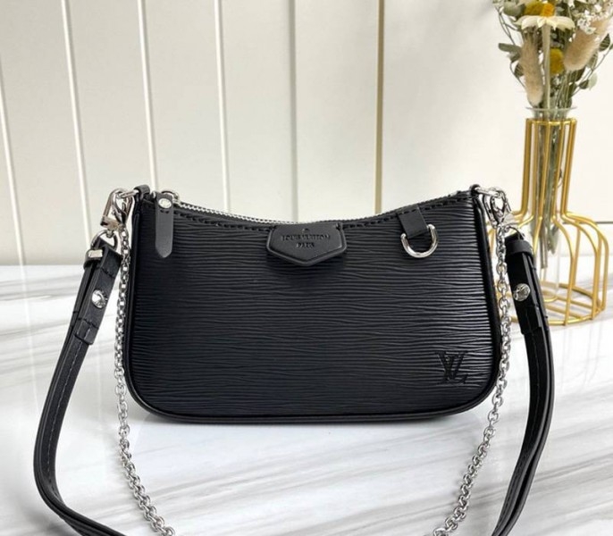 L0vis Vvtt0n Epi Leather Easy Pouch On Strap In Black