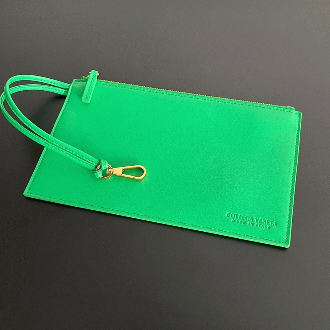 Top Quality Fake B0tt*ga Ven*ta Cabat Medium Bag In Green Intrecciato Lambskin