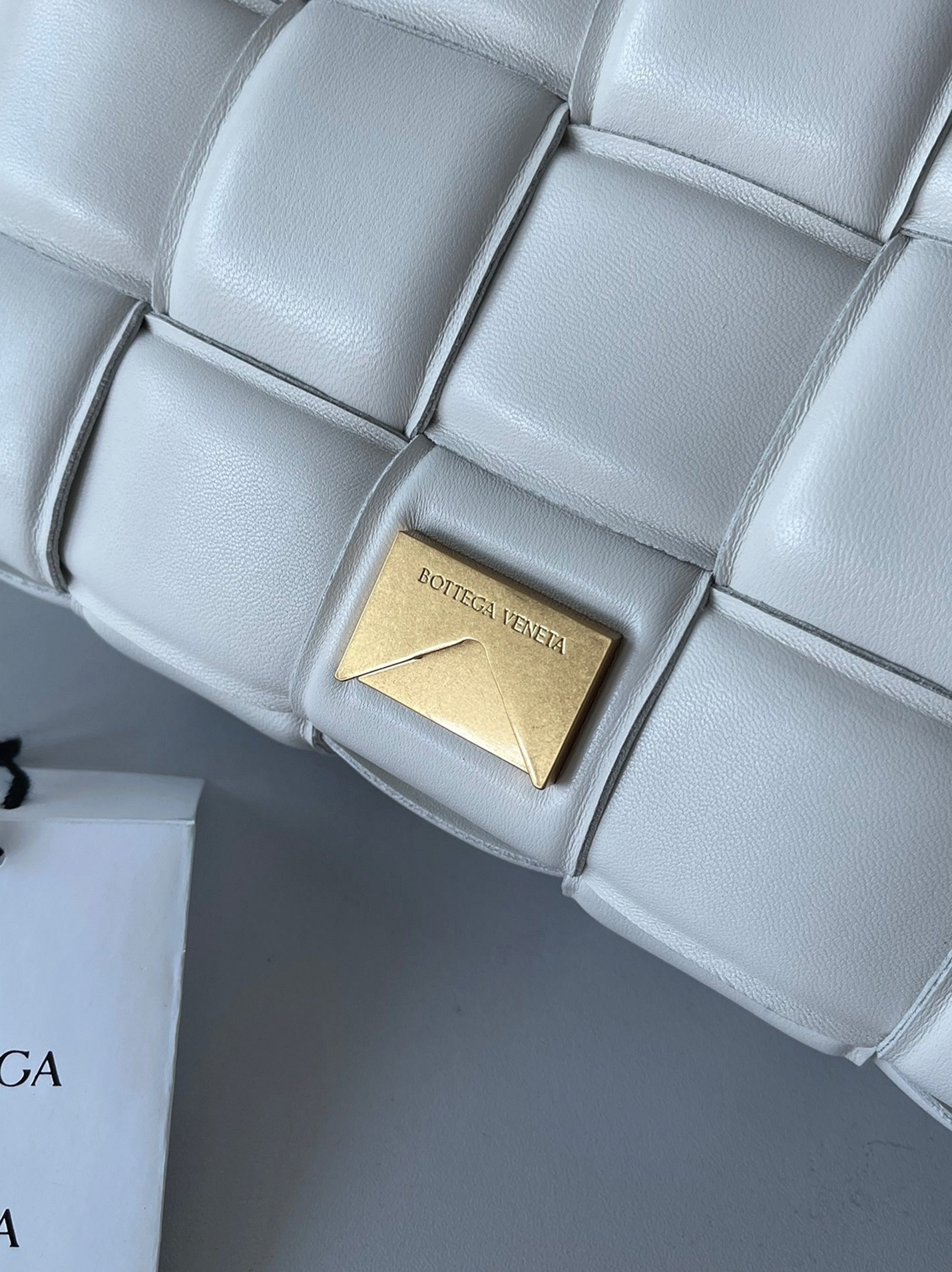 Top Quality Replica B0tt*ga Ven*ta Padded Cassette Bag In White