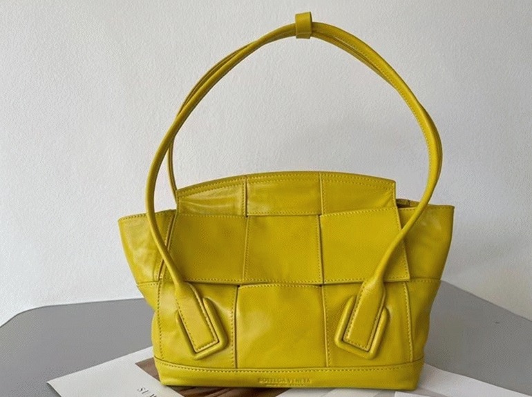 Top Quality Fake B0tt*ga Ven*ta Arco Small Bag In Yellow Intrecciato Leather