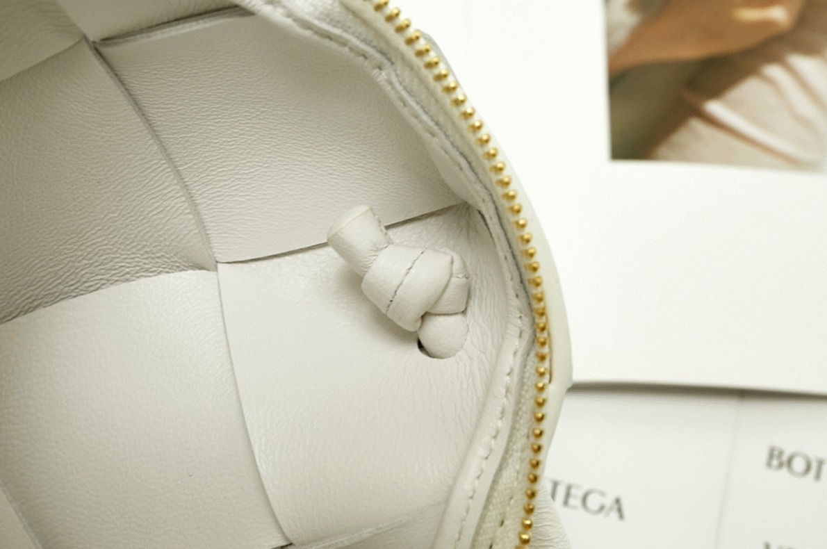 Replica B0tt*ga Ven*ta Mini Cassette Camera Bag White