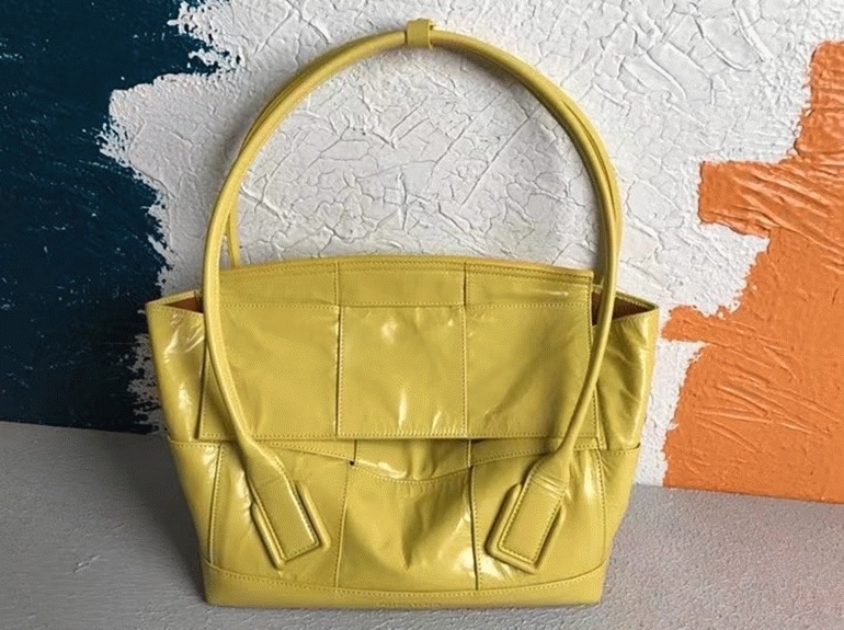 Top Quality Fake B0tt*ga Ven*ta Arco Medium Bag In Yellow Intrecciato Leather