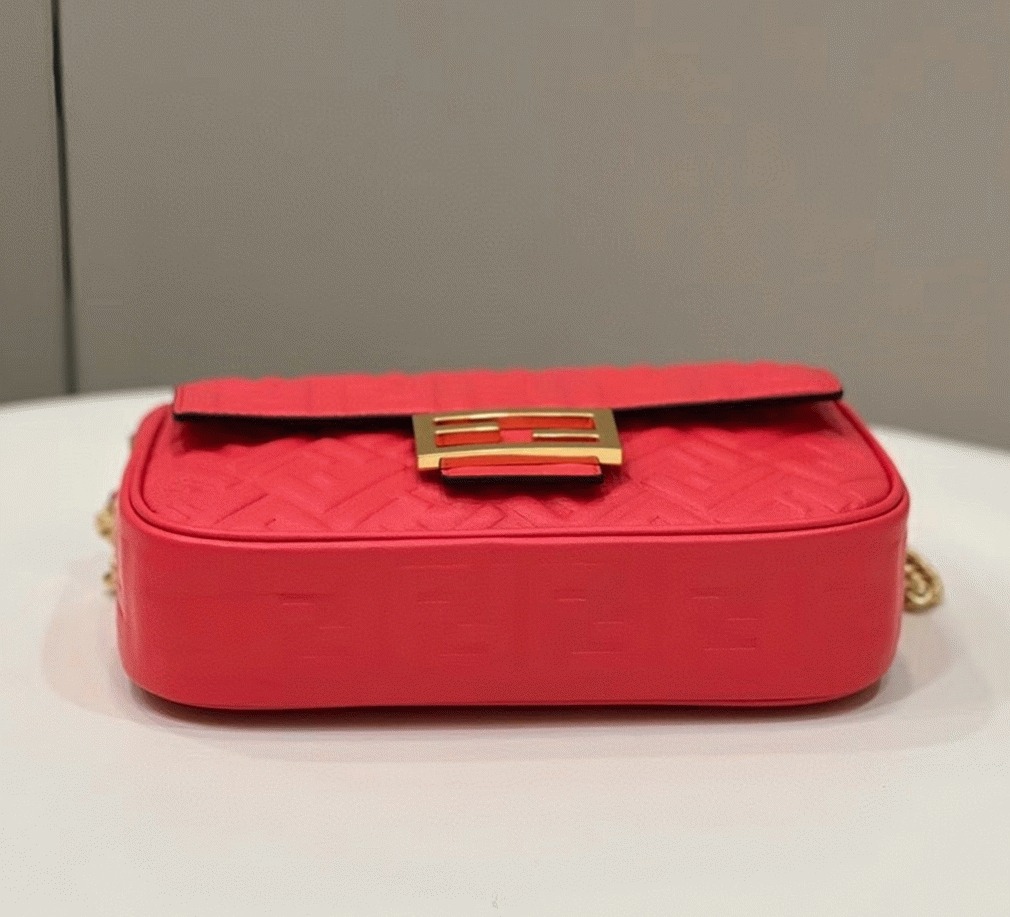 Top Quality Knockoff F**di Baguette Chain Midi Bag In Red