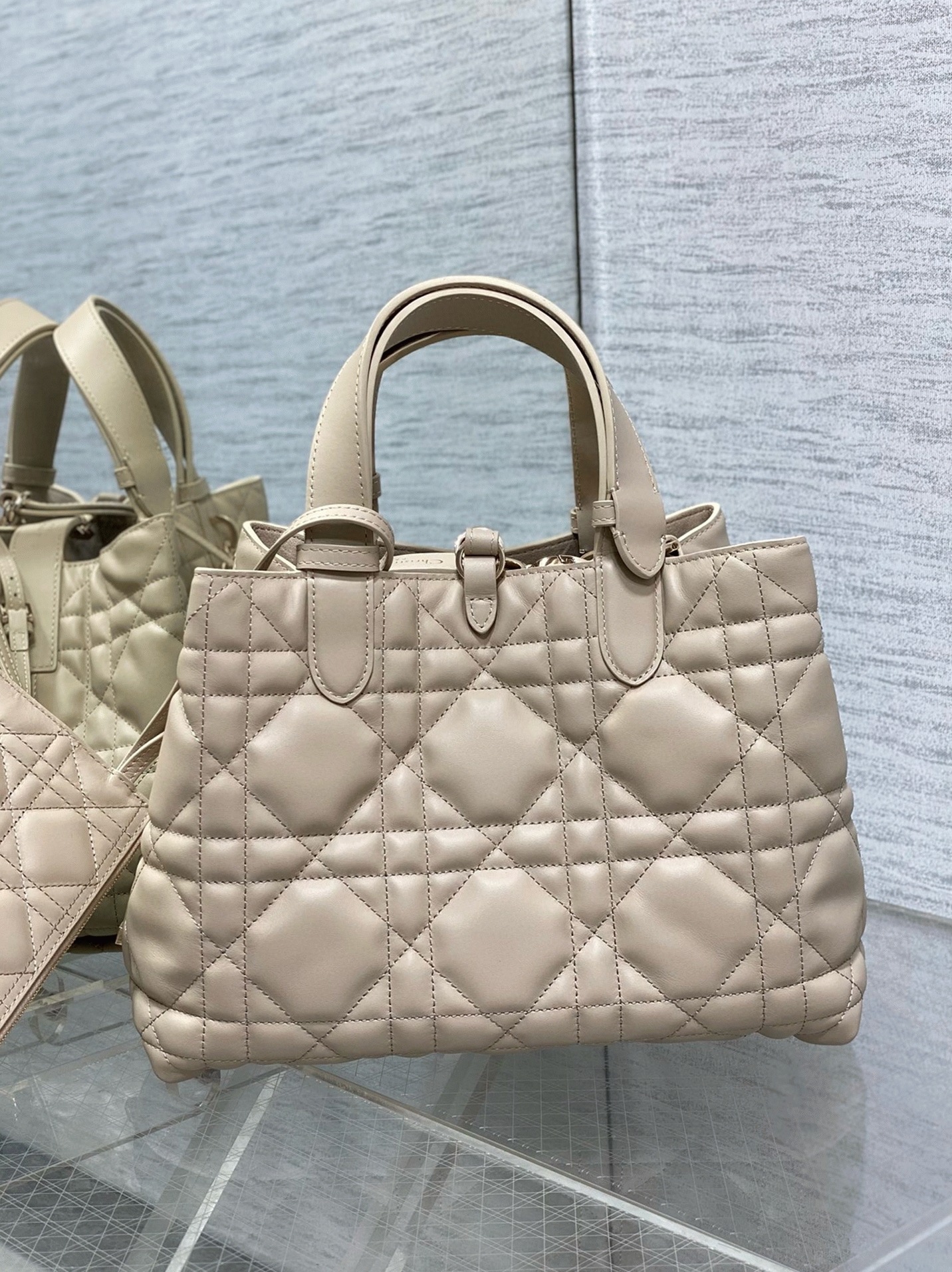 D10r Toujours Medium Bag Knockoff in Beige Macrocannage Calfskin
