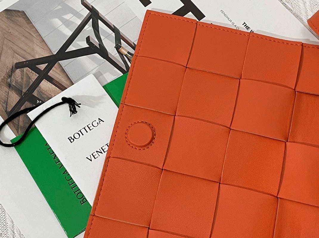 Top Quality Knockoff B0tt*ga Ven*ta Cassette Bag In Orange